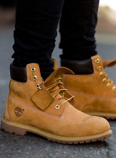Kuvassa näkyy Timberland bootsit.