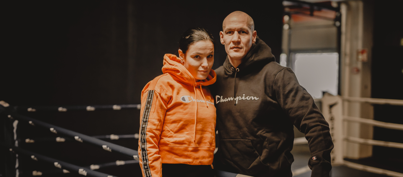 amin ja nadia päällää champion hupparit